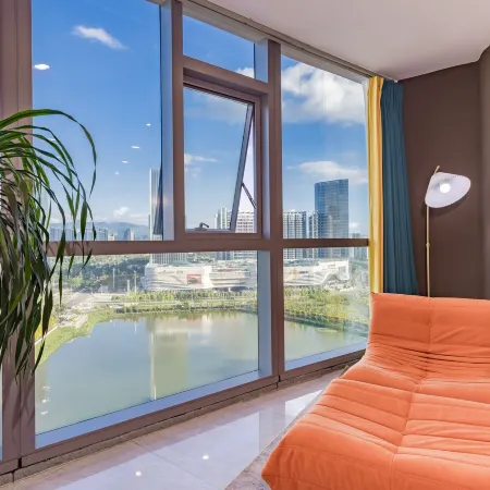 Huarong Designer Homestay (Kunming South Railway Station Colorful Yunnan Diyicheng Branch)