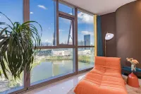 Huarong Designer Homestay (Kunming South Railway Station Colorful Yunnan Diyicheng Branch)