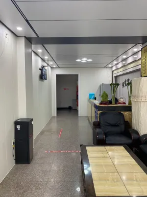 Yuanfeng Hotel Отели рядом с достопримечательностью «Пассажирская станция Лодон»