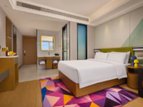 Guangzhou TianHe Hotel  (Panyu Shiqiao Subway Station) Hotels near Guangzhou Panyu Dalong Middle School