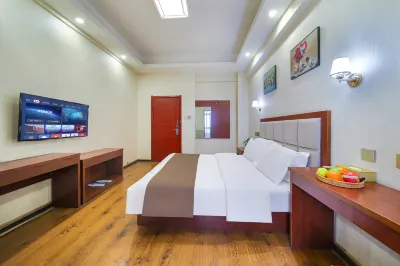 Kaiyi Hotel (Golden Avenue) Hotels near Xinzhengzhengjue Temple