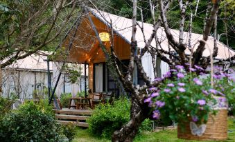 LUYINSANQIU GLAMPING RESORT
