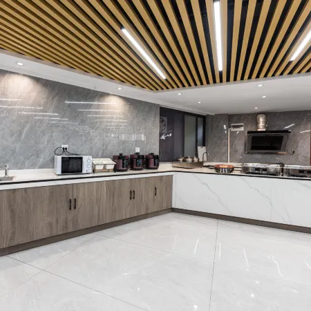 Hanchuan Baoli Hotel (Huayi Branch)