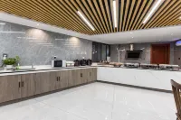 Hanchuan Baoli Hotel (Huayi Branch)