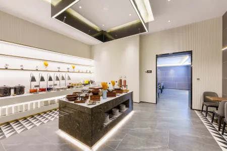 Homeinn Plus Hotel (Dalian Lvshun Dashang New Mart) Отели рядом с достопримечательностью «Dalian University of Foreign Languages (Lvshun South Road)»