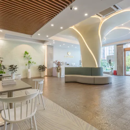 Chunhe Yuejing Hotel (Kaili International Trade Branch)