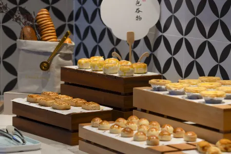 Echeng Hotel (Chengdu Chunxi Road Taikoo Li Branch) Отели рядом с достопримечательностью «Chengdu Research Base of Giant Panda Breeding»