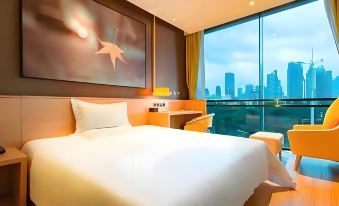 IU Hotel(Taizhou Wanda Plaza) - Housity