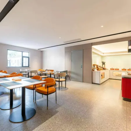 Borrman Hotel (Jinan Quancheng Plaza Botuquan) Отели рядом с достопримечательностью «Парк источника Баоту»