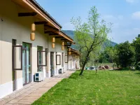 Longnan Qianxin Town Mountainside Hot Spring Resort Hotel Hotel a Longnan