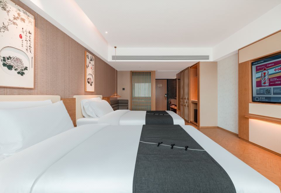 메요+ 호텔의 조식 뷔페 모습