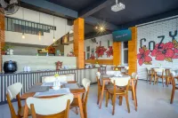 Triizz Hotel Semarang - Desayuno
