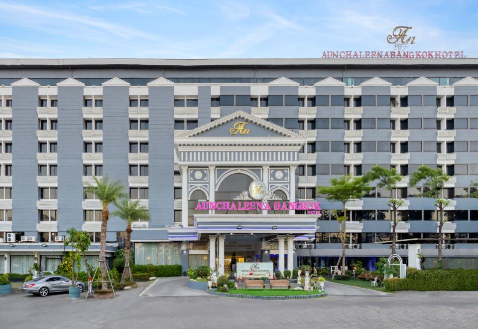 Aunchaleena Grand Hotel 사진