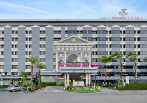 Aunchaleena Grand Hotel Các khách sạn gần Huamark Indoor Stadium