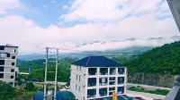 Hefeng Shanjian Renjia Homestay (Pingshan Gorge) - con vistas a la montaña
