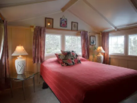 Volcano Hale Hotels in Volcano