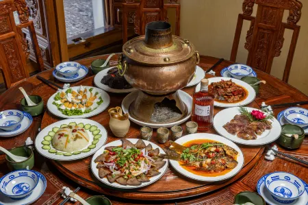 Lijiang Ma'an Linlu Boutique Homestay Отели рядом с достопримечательностью «Wenfeng Temple»