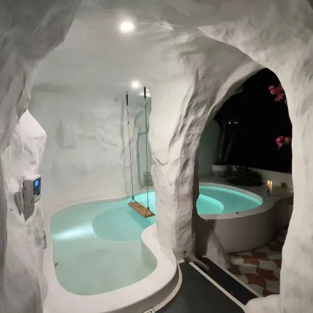 Yuequan Santorini Cave Hot Spring Villa (Jiangmen Taishan Yihe Hot Spring City)