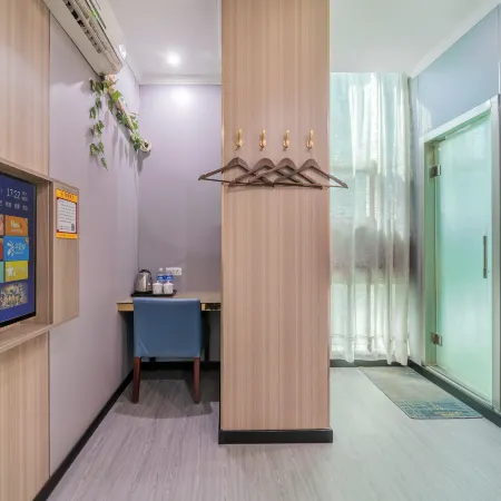 Fengdu Riverside Holiday Inn