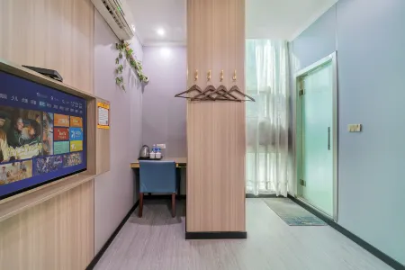 Fengdu Riverside Holiday Inn Отели рядом с достопримечательностью «Wangxiang Stand»
