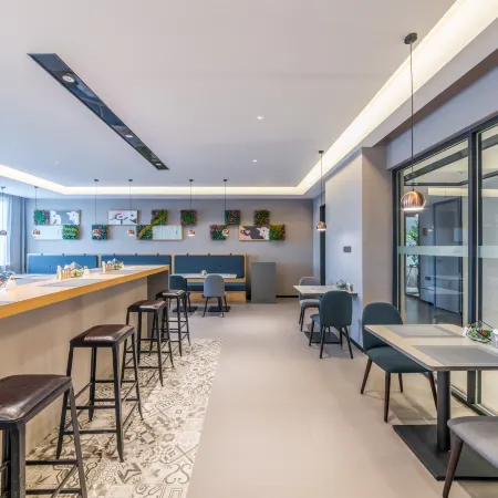 Home Inn Business Hotel (Renmin Road Gaoxin Wuyue Plaza Branch)