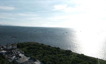 Golden Seagulls Hotel (Free Airport Shuttle Service)