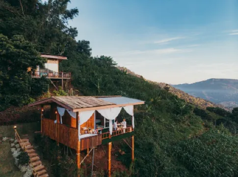 CR Farm stay Hotels near Queen Sirikit Botanic Garden