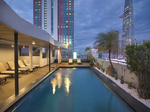 Palace Hotel Saigon Отели рядом с достопримечательностью «Здание городского совета»