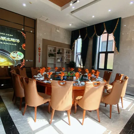 Yangxin Jiulonghui Hotel (Lianhuahu Park)