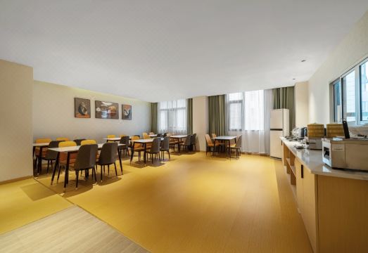 1. 오렌지 호텔..