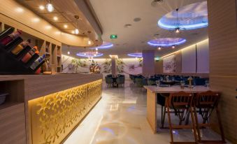 Redwaves Hotel
