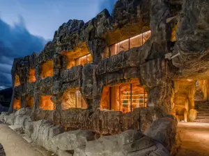 La Villa De LEE·MOYE of Lisu·Moye | Snow Mountain Cliff Hotel