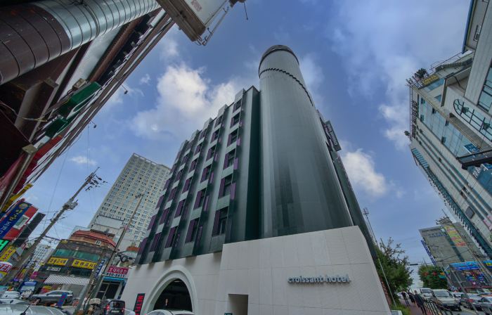 Croissant Hotel Guri by Anook