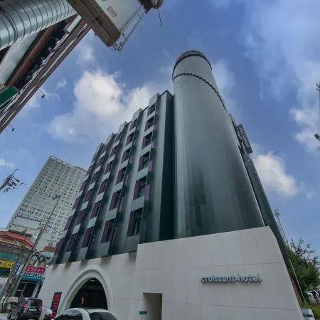 Croissant Hotel Guri by Anook