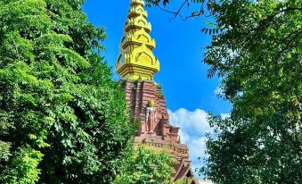 Q+ Xishuangbanna Golden Mango Inn ( jinghong  Gaozhuangxishuangjing Starlight Night Market)