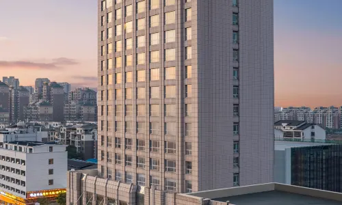 Phoenix Court Hotel (Jingzhou Ancient City Changjiang University)