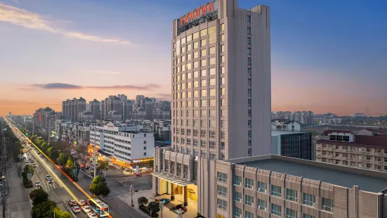 Phoenix Court Hotel (Jingzhou Ancient City Changjiang University)