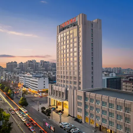 Phoenix Court Hotel (Jingzhou Ancient City Changjiang University)