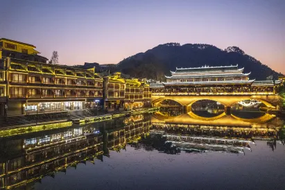 Shiheyuanfang River View Homestay (Fenghuang Tuojiang Yunqiao)