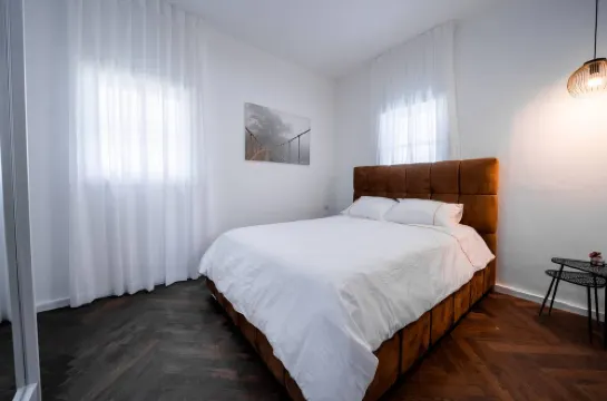 Spacious 4Bd House w Pool in the Heart of Herzliya