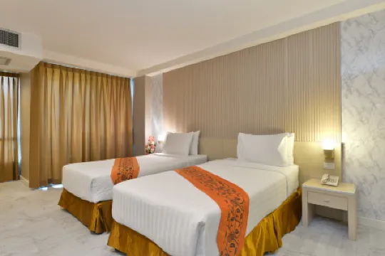 Three Seasons Place Bangkok Отели рядом с достопримечательностью «Банг Капи Торговый центр»