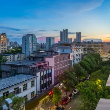 Ji'an County IU Manlv | Design • Your Life Styles Hotel (Nengren Lane Wenshan Pedestrian Street) Отели рядом со станцией Станция Цзянси