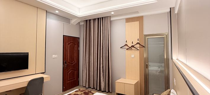 Yanjin Hongli Hotel Hotele w: Powiat Yanjin, Yunnan