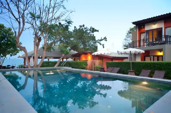 Aqua Beads Samed Hoteles cerca de Ao Noi Na