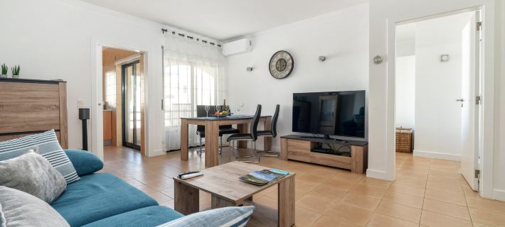 BnB Homes Stylish Apartments 500 m away from the Ocean & Lush Nature ガイアのホテル