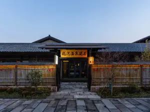 Secluded Longwan Hot Spring Hotel