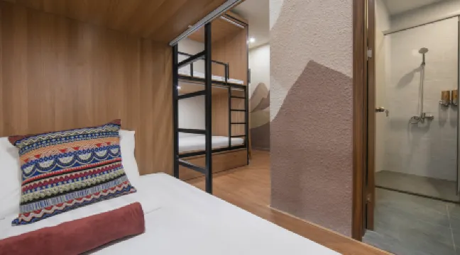 Wanderlust Station Hostel Отели рядом с достопримечательностью «Мавзолей Хо Ши Мина»