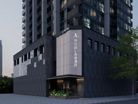 Doranda LAB Hotel (Nanchang Honggutan Wanda Plaza Weidong Metro Station Branch) Отели рядом с достопримечательностью «Qiushui Square»