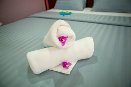 ห้องเตียงใหญ่ พร้อมระเบียง