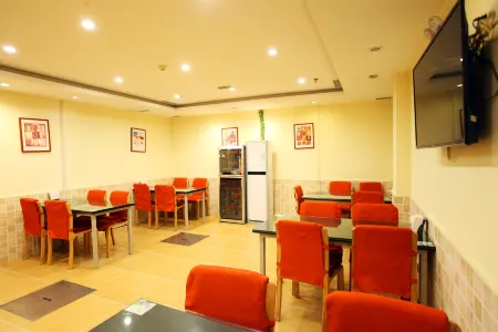 Homeinn Hotel (Jinzhou Zhongyang Street Nanjing Road) Отели рядом с достопримечательностью «Liaoning University of Technology»